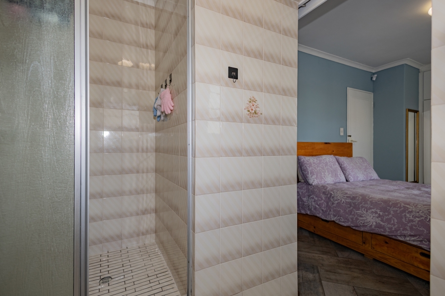 3 Bedroom Property for Sale in Oakdale Western Cape